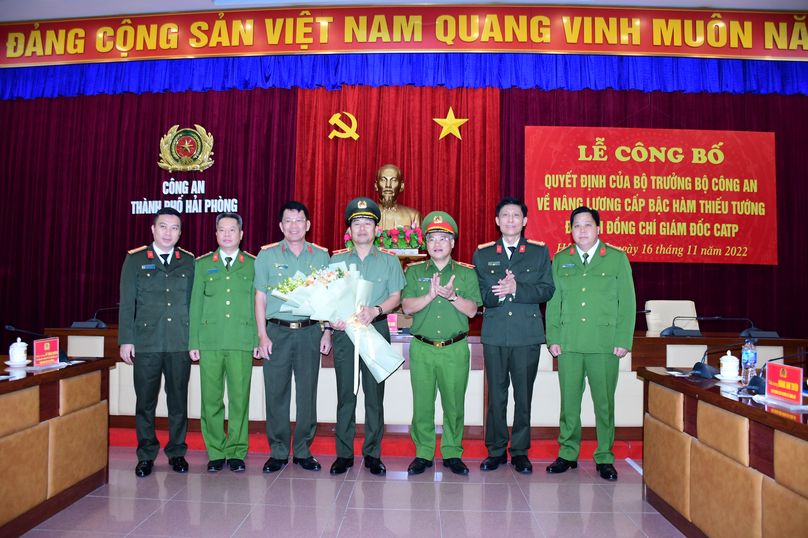 Lễ công bố Quyết định của Bộ trưởng Bộ Công an về nâng lương cấp bậc hàm Thiếu tướng đối với đồng chí Giám đốc CATP